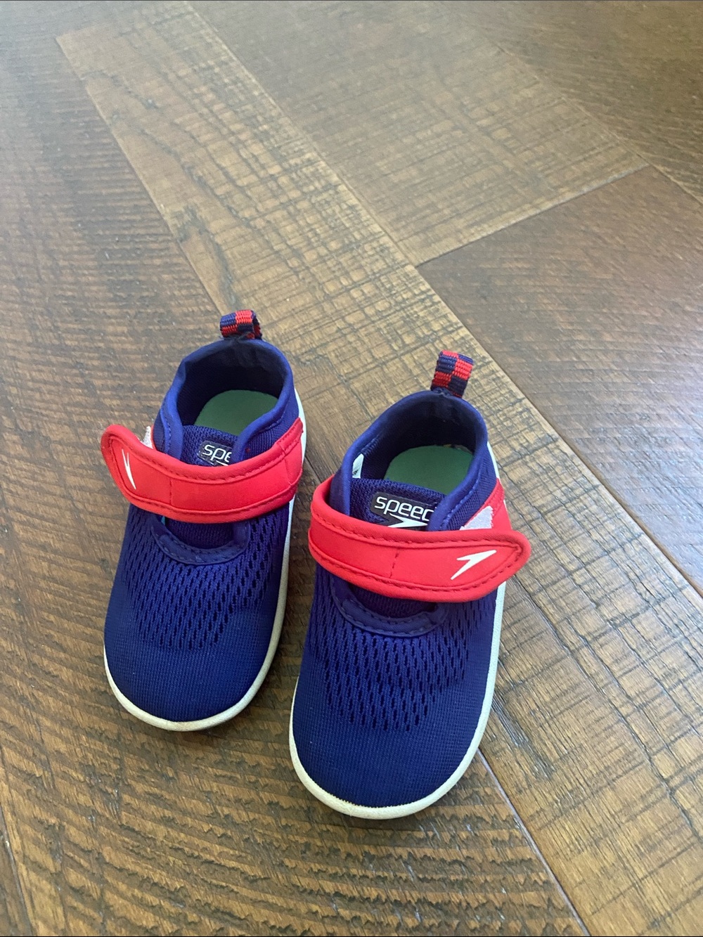 Speedo Kids Navy Blue Sneakers with Velcro size 5/6